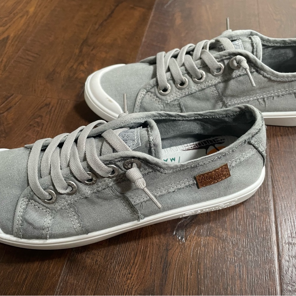 Blowfish Malibu Light Gray Canvas Shoes NWOT